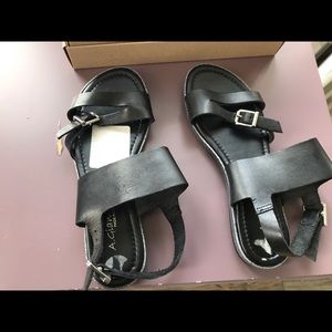 Black sandals, Glitter edge